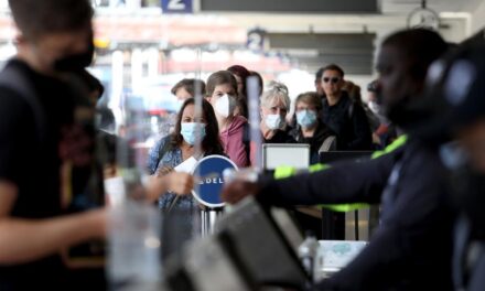How to keep safe while traveling after the mask mandate change